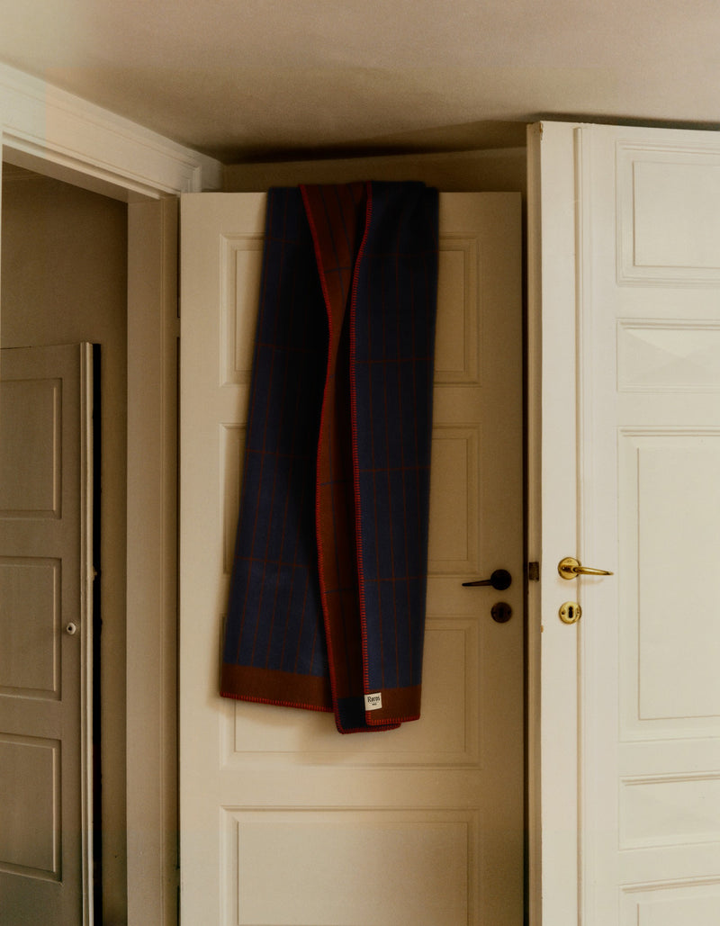 Kassett Wool Throw, Dark Blue/Reddish Brown
